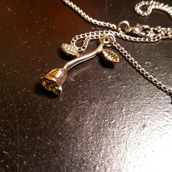 Single Small Rose Silver Necklace - Picture 2 of 3